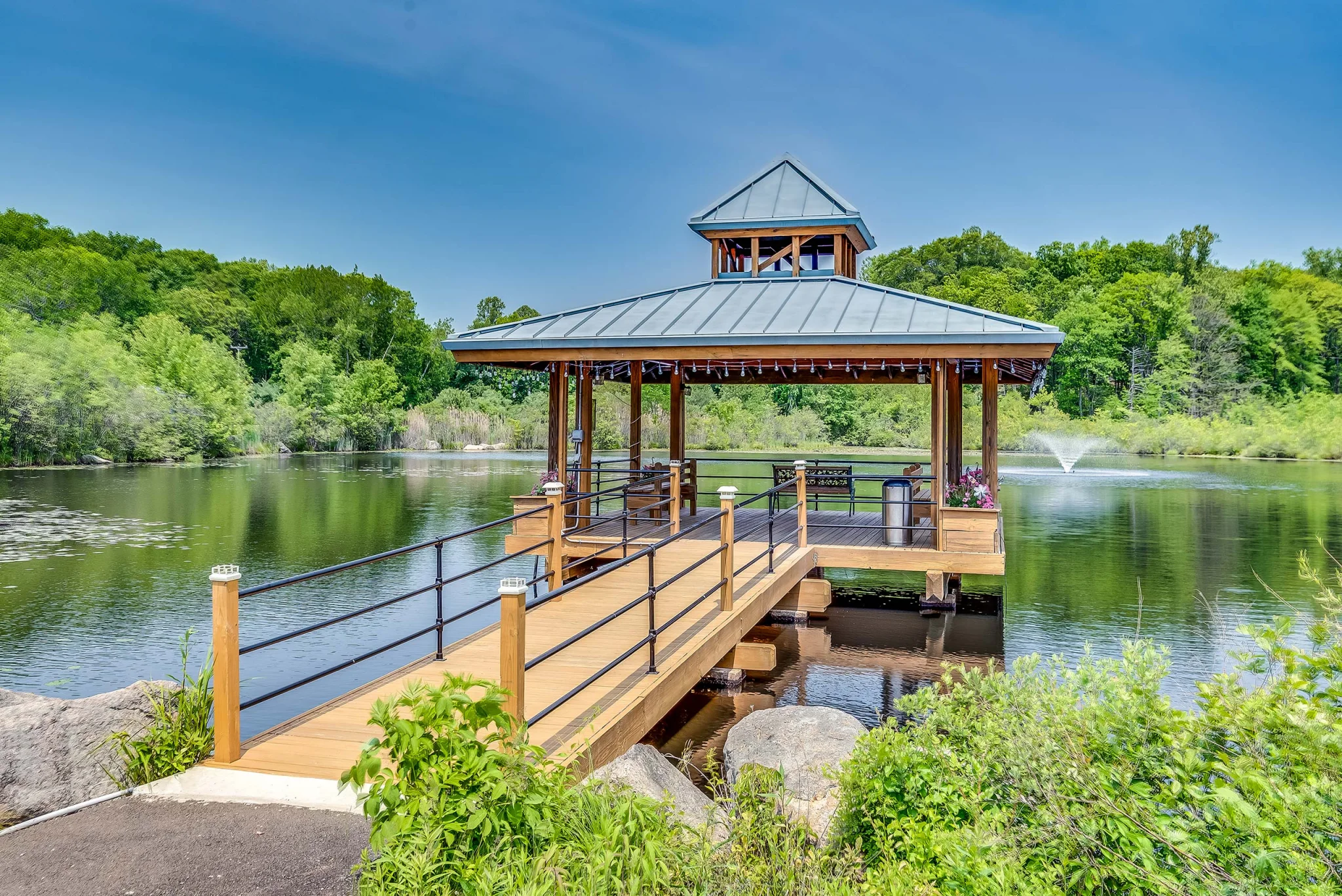 Dock gazebo, fountain Guilford
